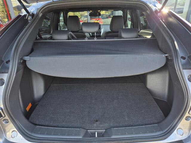 Mitsubishi ECLIPSE Cross 2.4 PHEV Intense+ | Navigatie | Trekhaak | Allseason banden |