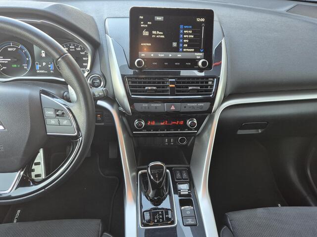 Mitsubishi ECLIPSE Cross 2.4 PHEV Intense+ | Navigatie | Trekhaak | Allseason banden |