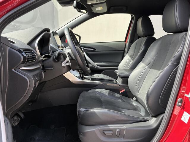 Mitsubishi ECLIPSE Cross 2.4 PHEV Executive Automaat / Fabrieksgarantie 8 Jaar / Afneembare trekhaak (1.500KG) / Dealer Onderhouden / Stoel-/Stuur-/Achterbankverwarming / Navigatie / Apple Carplay/Android Auto / Achteruit-/360 Camera /