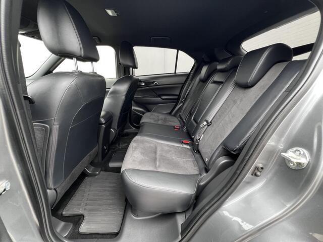 Mitsubishi ECLIPSE Cross 2.4 PHEV Intense+ / Fabrieksgarantie tot 02-2030 mogelijk / Dealer onderhouden / Navigatie / 1.500 kg afneembare trekhaak / Elektrische bestuurdersstoel / Navigatie / Apple Carplay Android / Stoelverwarming / 18" LM wielen + All Season banden /