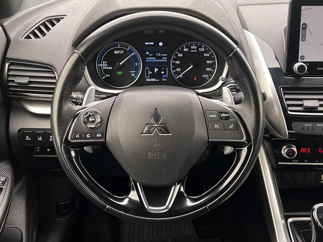 Mitsubishi ECLIPSE Cross 2.4 PHEV Intense+ / Fabrieksgarantie tot 02-2030 mogelijk / Dealer onderhouden / Navigatie / 1.500 kg afneembare trekhaak / Elektrische bestuurdersstoel / Navigatie / Apple Carplay Android / Stoelverwarming / 18" LM wielen + All Season banden /