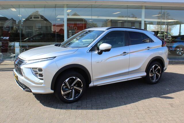 Mitsubishi ECLIPSE Cross 2.4-188pk PHEV 'Instyle'. Zeer nette en luxe Mitsubishi Eclipse plug-in-hybride, slechts 61.424km ! Autm. airco dual, adapt. cruise cntrl, Apple carplay/Android auto, trekhaak, telefoonvoorb., stoel- en achterbankverw., camera v+a, LED verl. etc. et