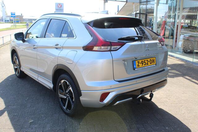 Mitsubishi ECLIPSE Cross 2.4-188pk PHEV 'Instyle'. Zeer nette en luxe Mitsubishi Eclipse plug-in-hybride, slechts 61.424km ! Autm. airco dual, adapt. cruise cntrl, Apple carplay/Android auto, trekhaak, telefoonvoorb., stoel- en achterbankverw., camera v+a, LED verl. etc. et