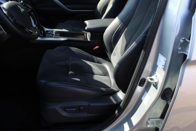 Mitsubishi ECLIPSE Cross 2.4-188pk PHEV 'Instyle'. Zeer nette en luxe Mitsubishi Eclipse plug-in-hybride, slechts 61.424km ! Autm. airco dual, adapt. cruise cntrl, Apple carplay/Android auto, trekhaak, telefoonvoorb., stoel- en achterbankverw., camera v+a, LED verl. etc. et