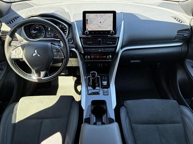 Mitsubishi ECLIPSE Cross 2.4 PHEV Executive / 8 Jaar fabrieksgarantie / Volledig Onderhouden / Winterset / Navigatie / Stoel-/Stuur-/Achterbankverwarming /
