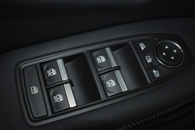 Mitsubishi ECLIPSE Cross Intense 87 kWh | Direct Uit Voorraad Leverbaar | Tot 8 Jaar Mitsubishi-Garantie |