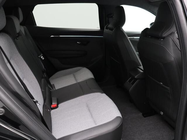 Mitsubishi ECLIPSE Cross Business Edition 87 kWh | ¤5000,- KORTING! | Google Build-in | Elektrische Achterklep | Dakrails | Warmtepomp + Batterij Verwarming | Adaptieve Cruise Control | Keyless Entry | Privacy Glass | Verwarmbare Voorstoelen | Climate Control | Parkeersenso