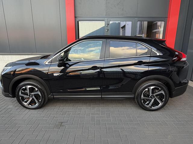 Mitsubishi ECLIPSE Cross 2.4 PHEV Instyle 8 Jaar fabrieksgarantie / Dealer Onderhouden / Stoelverwarming / Achteruitrijcamera