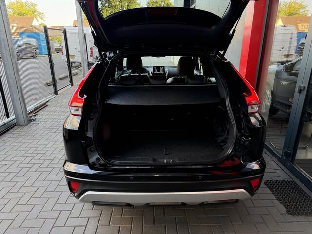 Mitsubishi ECLIPSE Cross 2.4 PHEV Instyle 8 Jaar fabrieksgarantie / Dealer Onderhouden / Stoelverwarming / Achteruitrijcamera