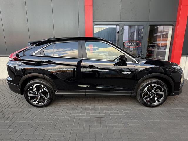 Mitsubishi ECLIPSE Cross 2.4 PHEV Instyle 8 Jaar fabrieksgarantie / Dealer Onderhouden / Stoelverwarming / Achteruitrijcamera
