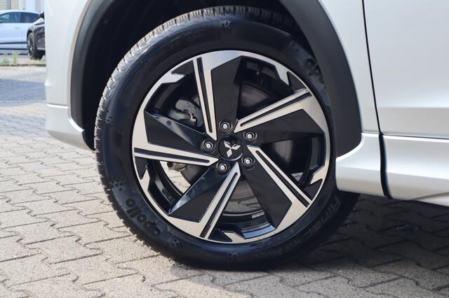 Mitsubishi ECLIPSE Cross 2.4 PHEV Executive | AdaptiveCruise | Standkachel | All Seasons