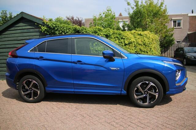 Mitsubishi ECLIPSE Cross SUV Plus Select Hybrid 4WD