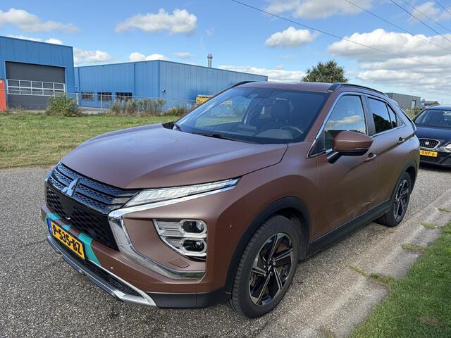 Mitsubishi ECLIPSE Cross 2.4 PHEV Intense+ NAVI/LM/CAMERA/CARPLAY/CRUISE