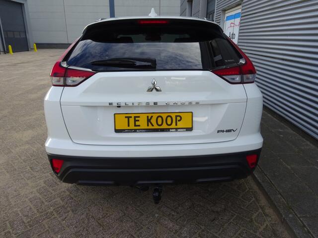 Mitsubishi ECLIPSE Cross 2.4 PHEV AFN TREKHAAK CAMERA CARPLAY SOH 98%