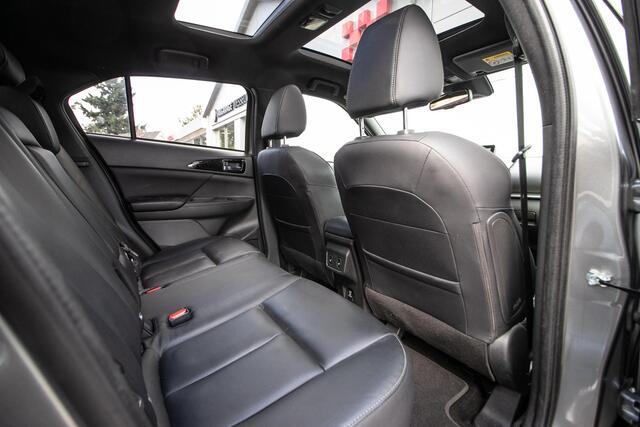 Mitsubishi ECLIPSE Cross 2.4 PHEV Prestige - Schuif/kanteldak | Stoel + stuurverw. | Trekhaak | Leer