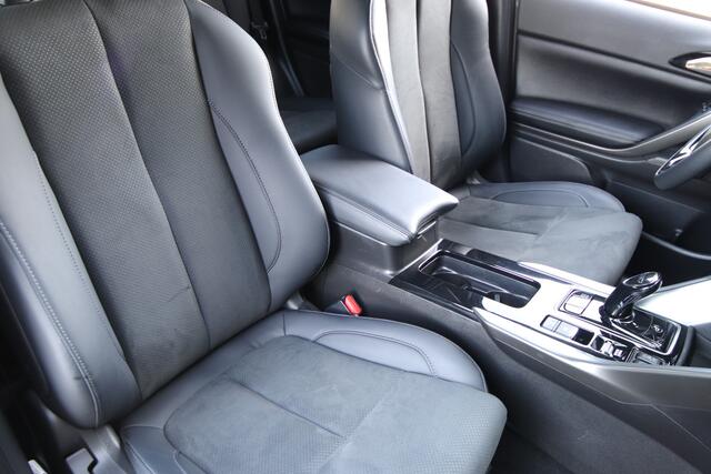 Mitsubishi ECLIPSE Cross 2.4 PHEV Black Edition NL-Auto, Trekhaak, 1e eig, Dealer O.H.