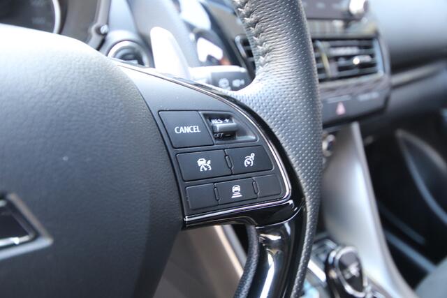 Mitsubishi ECLIPSE Cross 2.4 PHEV Black Edition NL-Auto, Trekhaak, 1e eig, Dealer O.H.