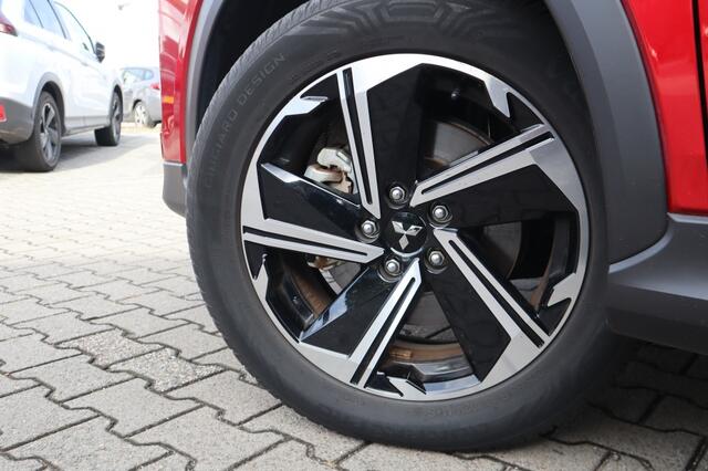 Mitsubishi ECLIPSE Cross 2.4 PHEV Intense+ Trekhaak | All Seasons
