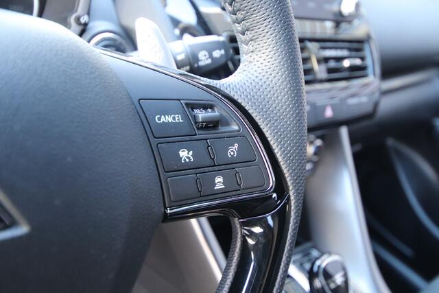 Mitsubishi ECLIPSE Cross 2.4 PHEV Black Edition E.Achterklep! NL-Auto, 1e eigenaar, Trekhaak