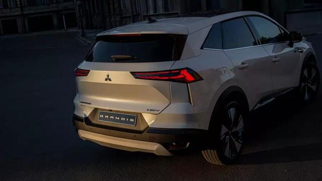 Mitsubishi GRANDIS 1.8 HEV Instyle / 1.000,- Euro Introductievoordeel / Nieuw Te Bestellen / Afbeeldingen Kunnen Afwijken Van De Werkelijke Uitvoering /