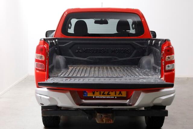 Mitsubishi L200 2.4 DI-D 180pk Club Cab Intense 4x4 High/Low Gearing + Diff. Lock 12-2018