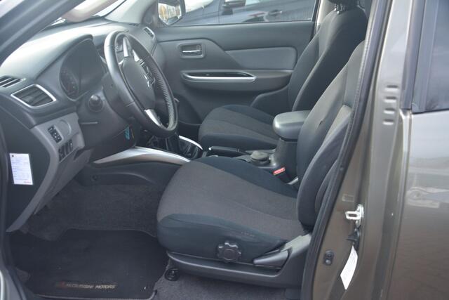 Mitsubishi L200 2.4 DI-D Club Cab Intense Nederlandse auto 178613 NAP 14999 marge geen BTW vanaf 2017 op naam onderhoudshistorie compleet laatse beurt bij 164000km met oa cv xenon camera navigatie DAB + side bars 4x4