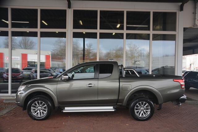 Mitsubishi L200 2.4 DI-D Club Cab Intense Nederlandse auto 178613 NAP 14999 marge geen BTW vanaf 2017 op naam onderhoudshistorie compleet laatse beurt bij 164000km met oa cv xenon camera navigatie DAB + side bars 4x4