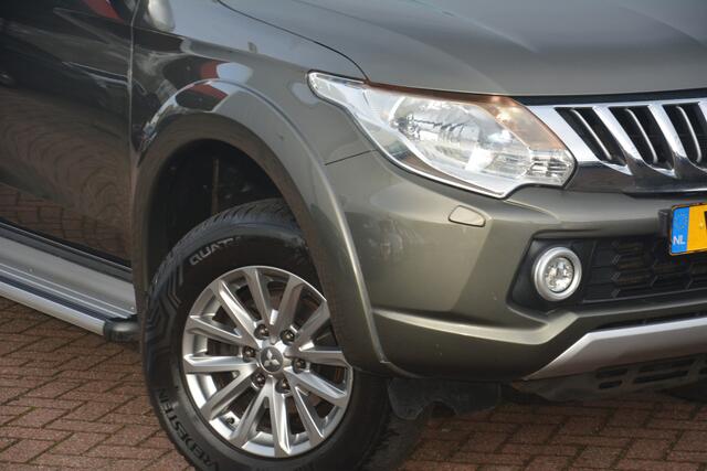 Mitsubishi L200 2.4 DI-D Club Cab Intense Nederlandse auto 178613 NAP 14999 marge geen BTW vanaf 2017 op naam onderhoudshistorie compleet laatse beurt bij 164000km met oa cv xenon camera navigatie DAB + side bars 4x4
