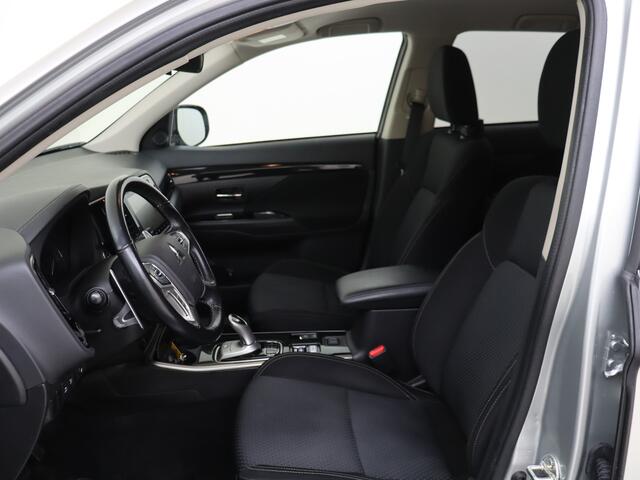 Mitsubishi OUTLANDER 2.4 PHEV Pure 225 pk Automaat | Climate Control | Trekhaak | Navigatie by App