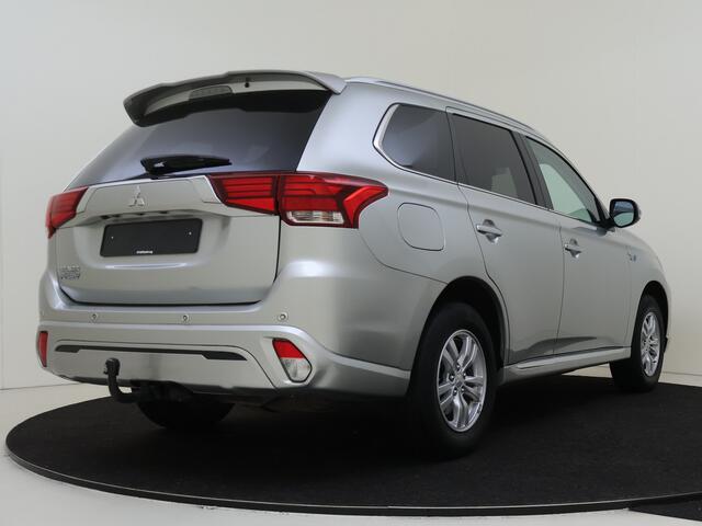 Mitsubishi OUTLANDER 2.4 PHEV Pure 225 pk Automaat | Climate Control | Trekhaak | Navigatie by App