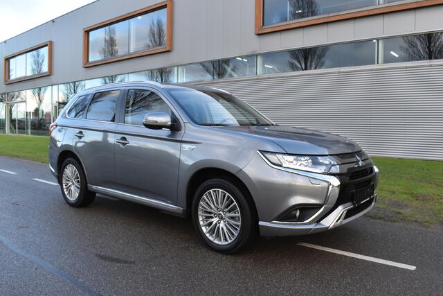 Mitsubishi OUTLANDER 2.4 PHEV Instyle Standkachel Navigatie