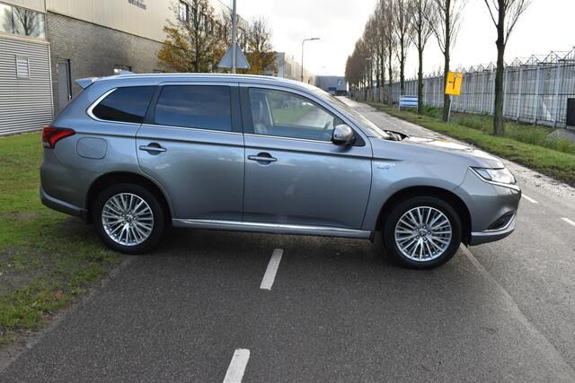 Mitsubishi OUTLANDER 2.4 PHEV Instyle Standkachel Navigatie