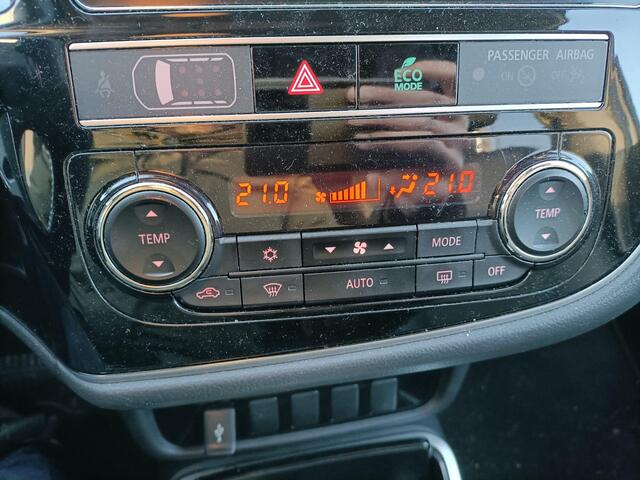 Mitsubishi OUTLANDER 2.4 PHEV Intense Camera Leer Stoelverw.