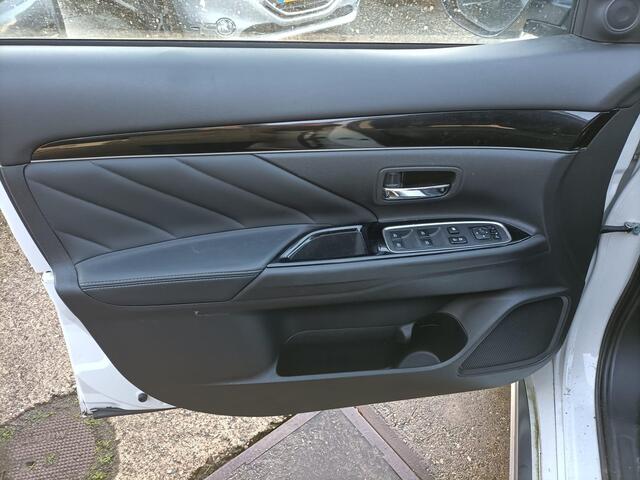 Mitsubishi OUTLANDER 2.4 PHEV Intense Camera Leer Stoelverw.