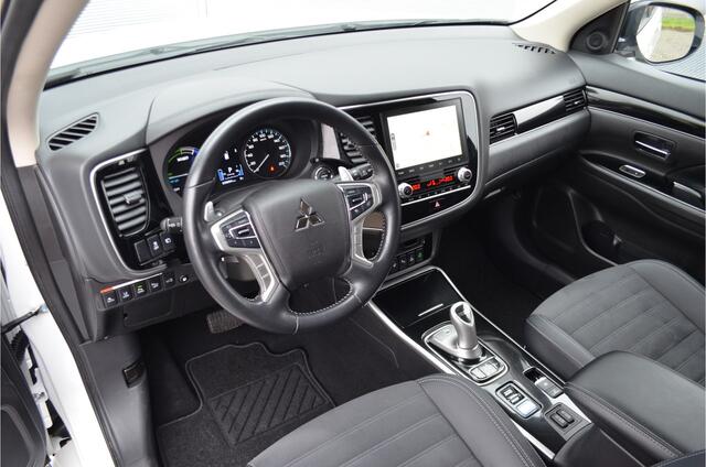Mitsubishi OUTLANDER PHEV 2.4 INTENSE PLUS 4WD | PLUG IN HYBRID | V2G | ADAPTIEF CRUISE | FABRIEKGARANTIE TOT 20-10-2029* | ALL IN RIJKLAARPRIJS