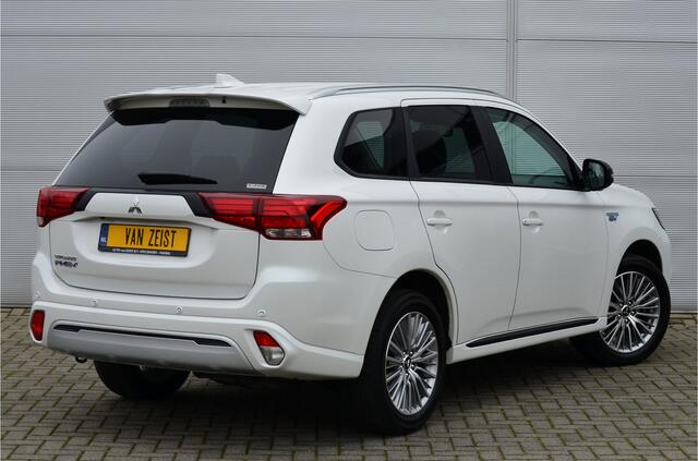 Mitsubishi OUTLANDER PHEV 2.4 INTENSE PLUS 4WD | PLUG IN HYBRID | V2G | ADAPTIEF CRUISE | FABRIEKGARANTIE TOT 20-10-2029* | ALL IN RIJKLAARPRIJS
