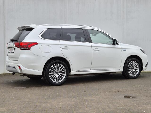 Mitsubishi OUTLANDER 2.4 PHEV Intense Automaat / Dealer onderhouden / Afneembare trekhaak (1.500 kg) / Apple Carplay Android Auto / / Lichtmetalen wielen 18" / Achteruitrijcamera /