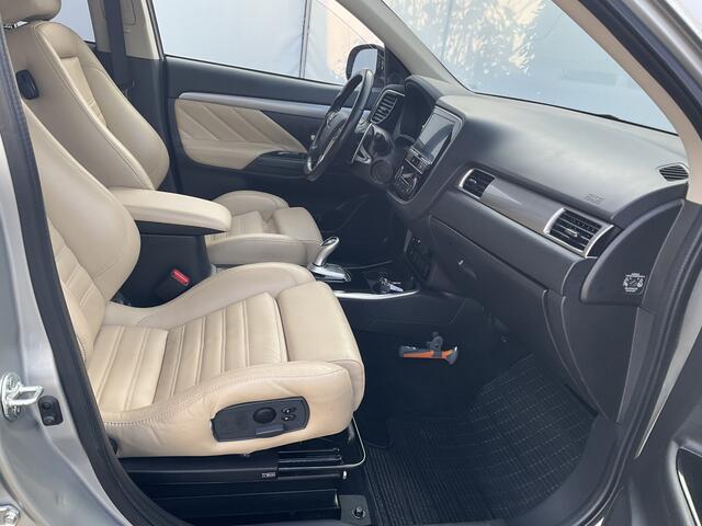 Mitsubishi OUTLANDER 2.4 PHEV LederSport Panodak Camera Carplay Trekhaak Pure
