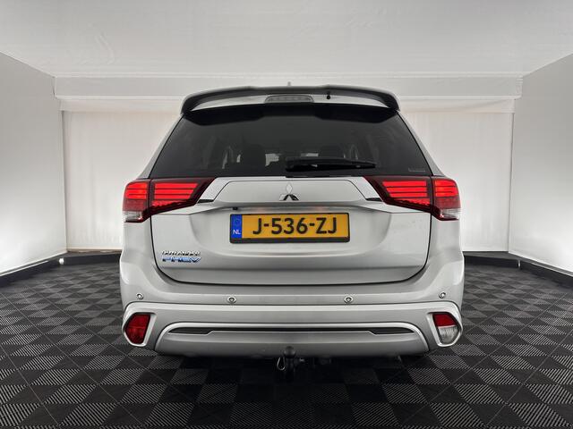 Mitsubishi OUTLANDER 2.4 PHEV Intense (INCL.BTW) *FULL-LED | 1/2LEATHER-MICROFIBRE | COMFORT-SEATS | APP.CONNECT | CAMERA | KEYLESS | DAB+ | ECC | PDC | CRUISE | TOWBAR | 18''ALU*