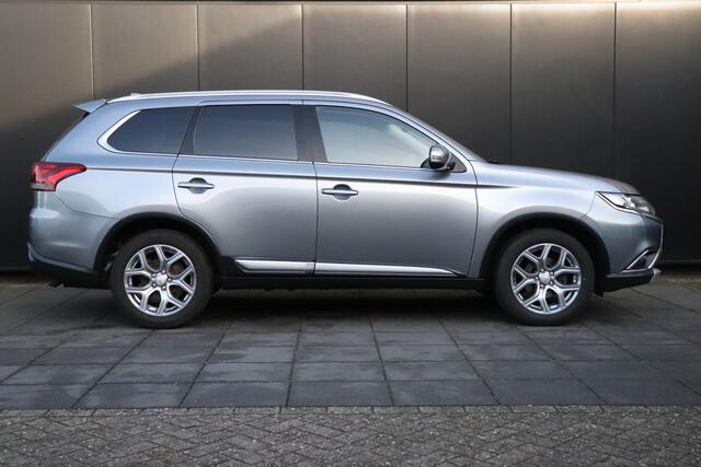 Mitsubishi OUTLANDER 2.0 Business Edition AUTOMAAT | CAMERA | TREKHAAK | NAVI | CRUISE |