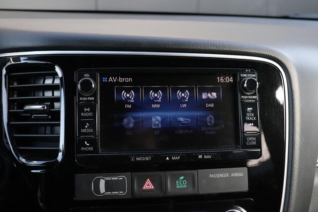 Mitsubishi OUTLANDER 2.0 Business Edition AUTOMAAT | CAMERA | TREKHAAK | NAVI | CRUISE |