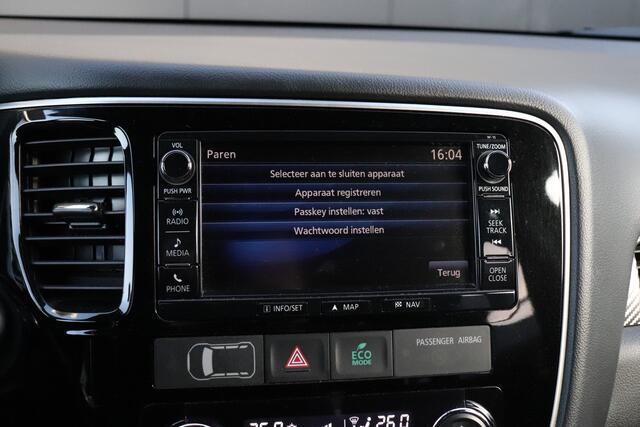 Mitsubishi OUTLANDER 2.0 Business Edition AUTOMAAT | CAMERA | TREKHAAK | NAVI | CRUISE |