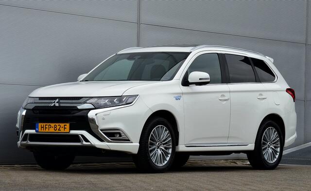 Mitsubishi OUTLANDER PHEV 2.4 INSTYLE 4WD | PLUG IN HYBRID | V2G | FULL OPTIONS | SCHUIFDAK | ADAPTIEF CRUISE | TREKHAAK 1500KG | ALL SEASON BANDEN | ALL IN RIJKLAARPRIJS