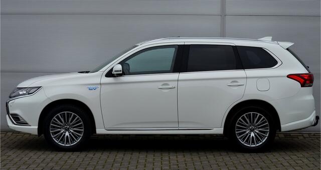 Mitsubishi OUTLANDER PHEV 2.4 INSTYLE 4WD | PLUG IN HYBRID | V2G | FULL OPTIONS | SCHUIFDAK | ADAPTIEF CRUISE | TREKHAAK 1500KG | ALL SEASON BANDEN | ALL IN RIJKLAARPRIJS
