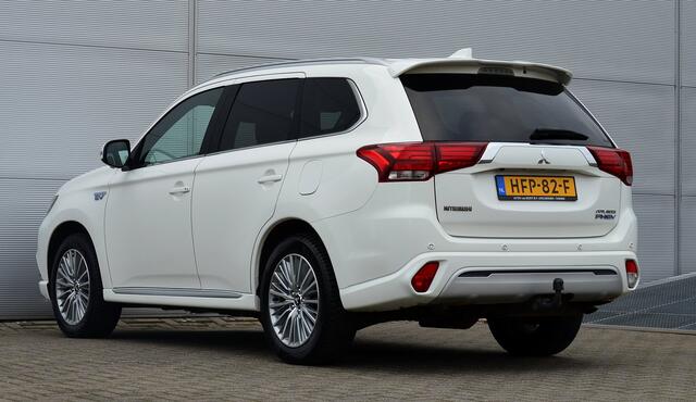 Mitsubishi OUTLANDER PHEV 2.4 INSTYLE 4WD | PLUG IN HYBRID | V2G | FULL OPTIONS | SCHUIFDAK | ADAPTIEF CRUISE | TREKHAAK 1500KG | ALL SEASON BANDEN | ALL IN RIJKLAARPRIJS