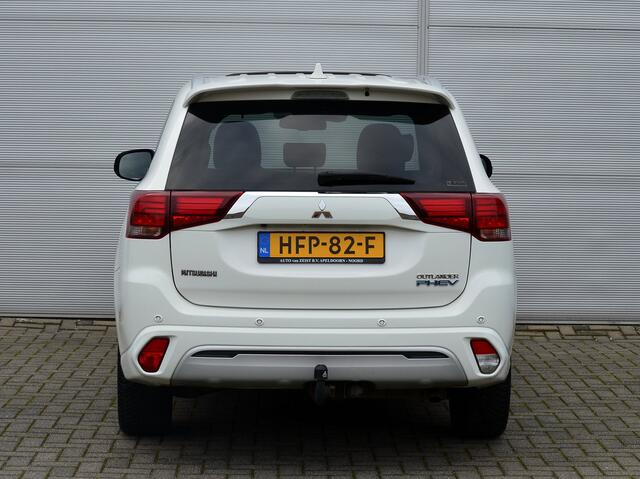 Mitsubishi OUTLANDER PHEV 2.4 INSTYLE 4WD | PLUG IN HYBRID | V2G | FULL OPTIONS | SCHUIFDAK | ADAPTIEF CRUISE | TREKHAAK 1500KG | ALL SEASON BANDEN | ALL IN RIJKLAARPRIJS