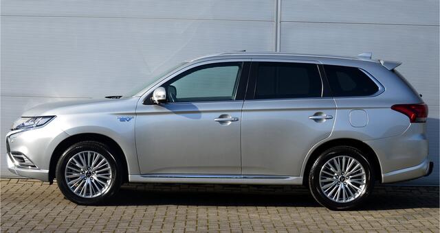 Mitsubishi OUTLANDER PHEV 2.4 INSTYLE 4WD | PLUG IN HYBRID | V2G | FULL OPTIONS | SCHUIDAK | ADAPTIEF CRUISE | FABRIEKGARANTIE TOT 11-11-2029* | ALL IN RIJKLAARPRIJS