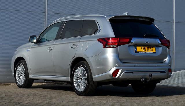 Mitsubishi OUTLANDER PHEV 2.4 INSTYLE 4WD | PLUG IN HYBRID | V2G | FULL OPTIONS | SCHUIDAK | ADAPTIEF CRUISE | FABRIEKGARANTIE TOT 11-11-2029* | ALL IN RIJKLAARPRIJS