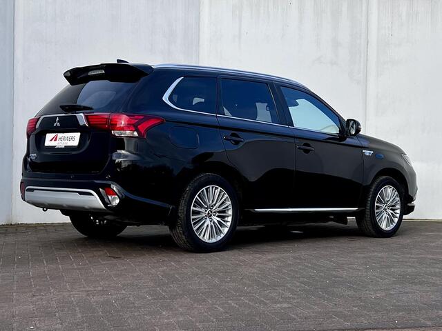 Mitsubishi OUTLANDER 2.4 PHEV Instyle Automaat / Trekgewicht 1.500 kg / Adaptief CC / Navigatie via Apple Carplay Android / Stuur- en stoelverwarming / Camera 360° / Winterbandenset meerprijs ¤ 599 /