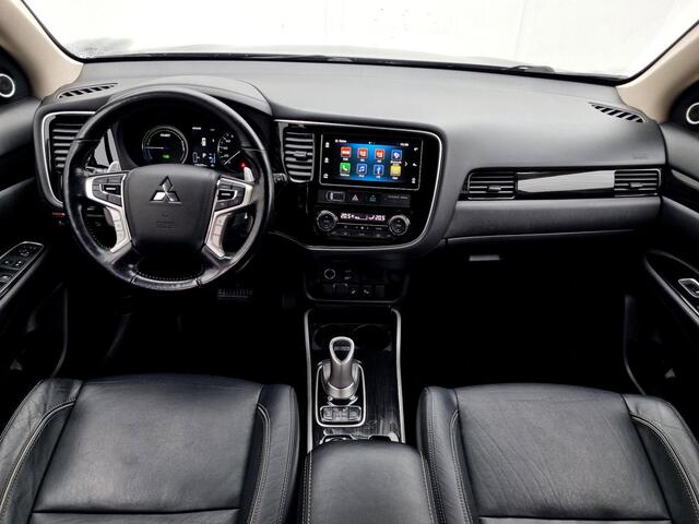 Mitsubishi OUTLANDER 2.0 PHEV instyle+ Automaat / Schuif-Kanteldak / Dealer Onderhouden / 1500kg Trekgewicht / Navigatie via Android Auto/Apple Carplay